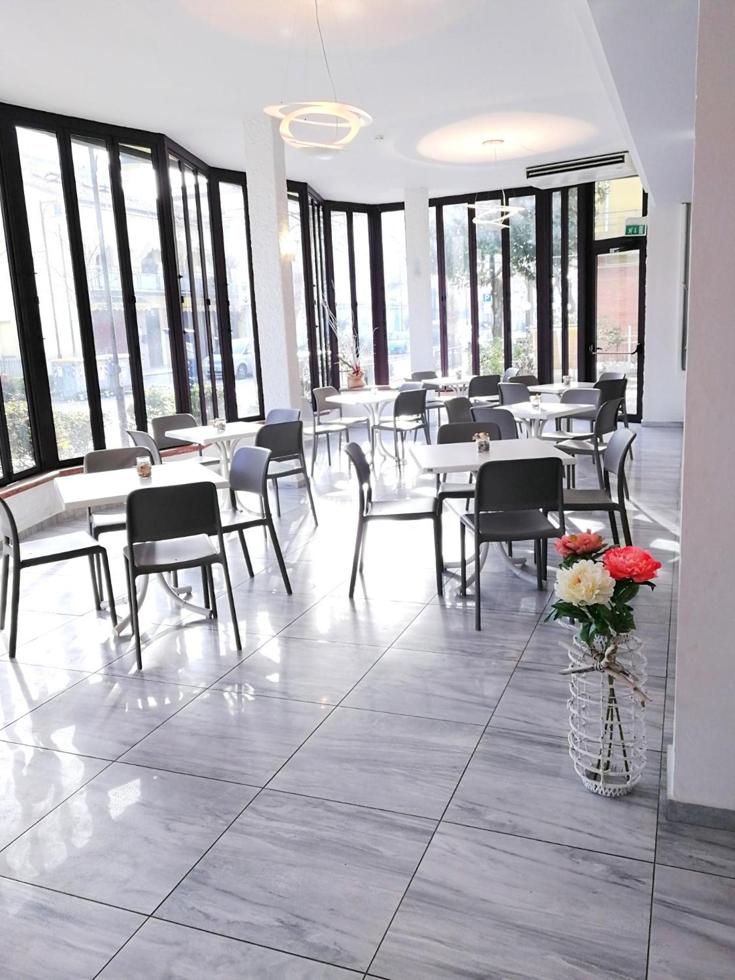 Hotel Atmosfere Beach 切塞纳蒂科 外观 照片